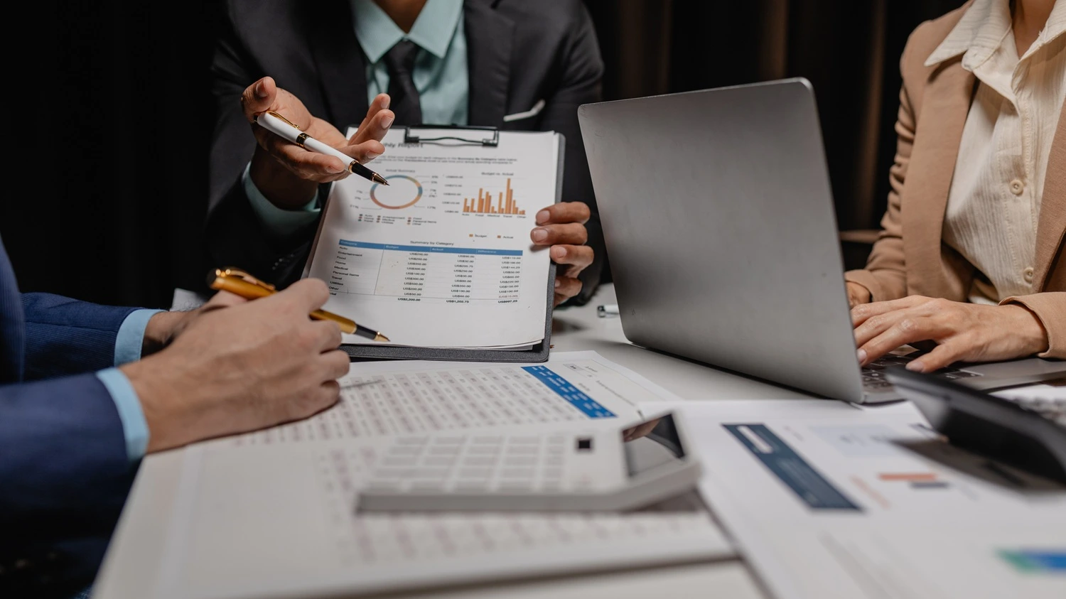 argumento financiero que conecta contenido con costo de adquisició