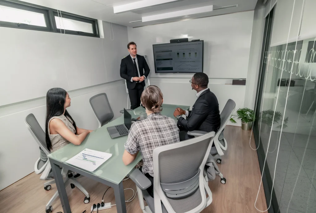Reunión entre ventas y marketing B2B